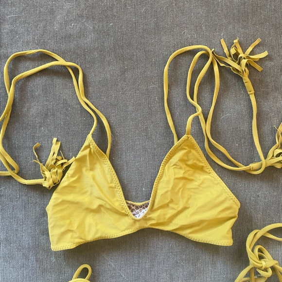 Acacia mustard reversible, bikini, top size medium - Picture 3 of 5